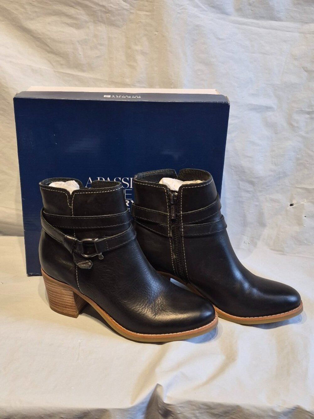 New In Box sz 7M Sperry Top-Sider Black Onyx Chelton Leather Booties